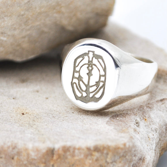SHE SAILS FREE SIGNET RING - Silver